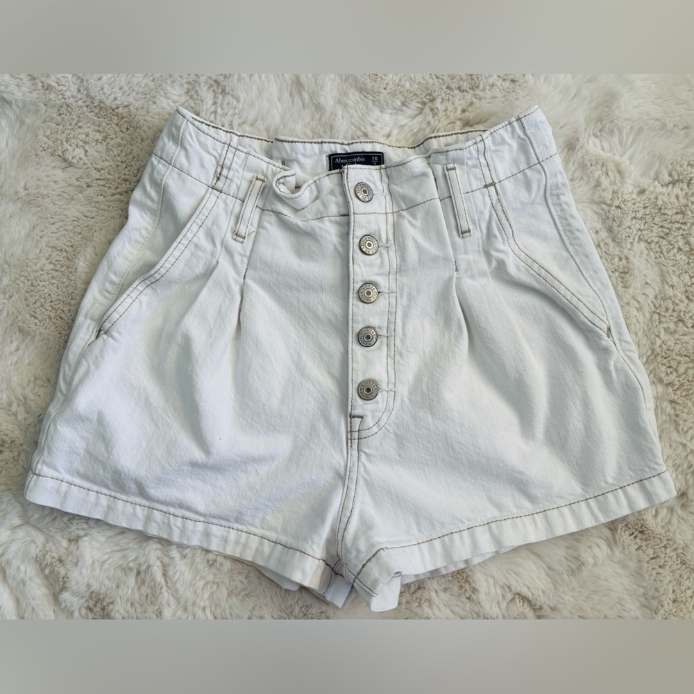 Abercrombie Pleated High Waisted Off White Shorts Size 26